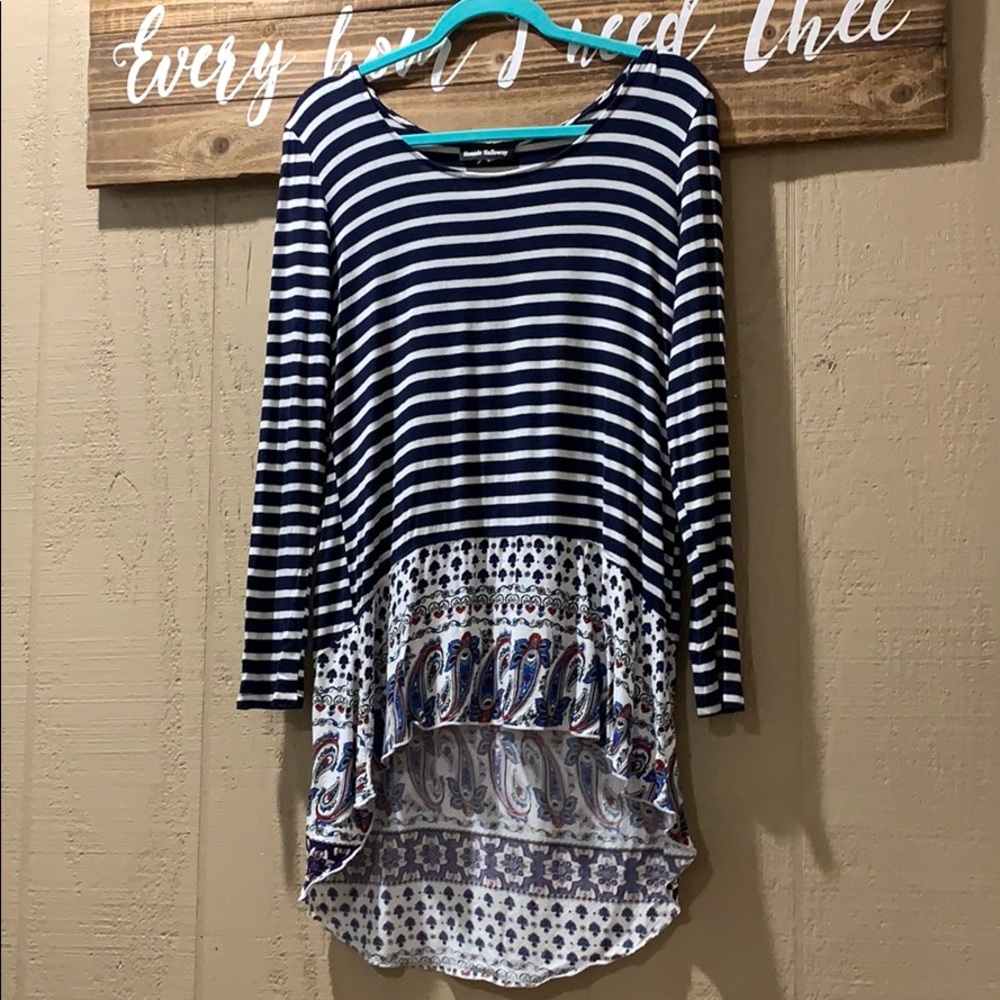Long sleeve shirt.